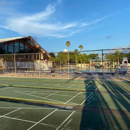 This Homestay Oasis Is The Cape'S Best Place To Stay Cape Coral Eksteriør billede
