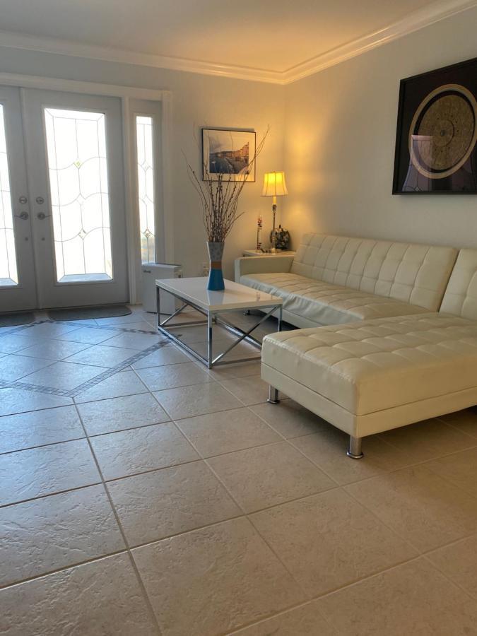 This Homestay Oasis Is The Cape'S Best Place To Stay Cape Coral Eksteriør billede