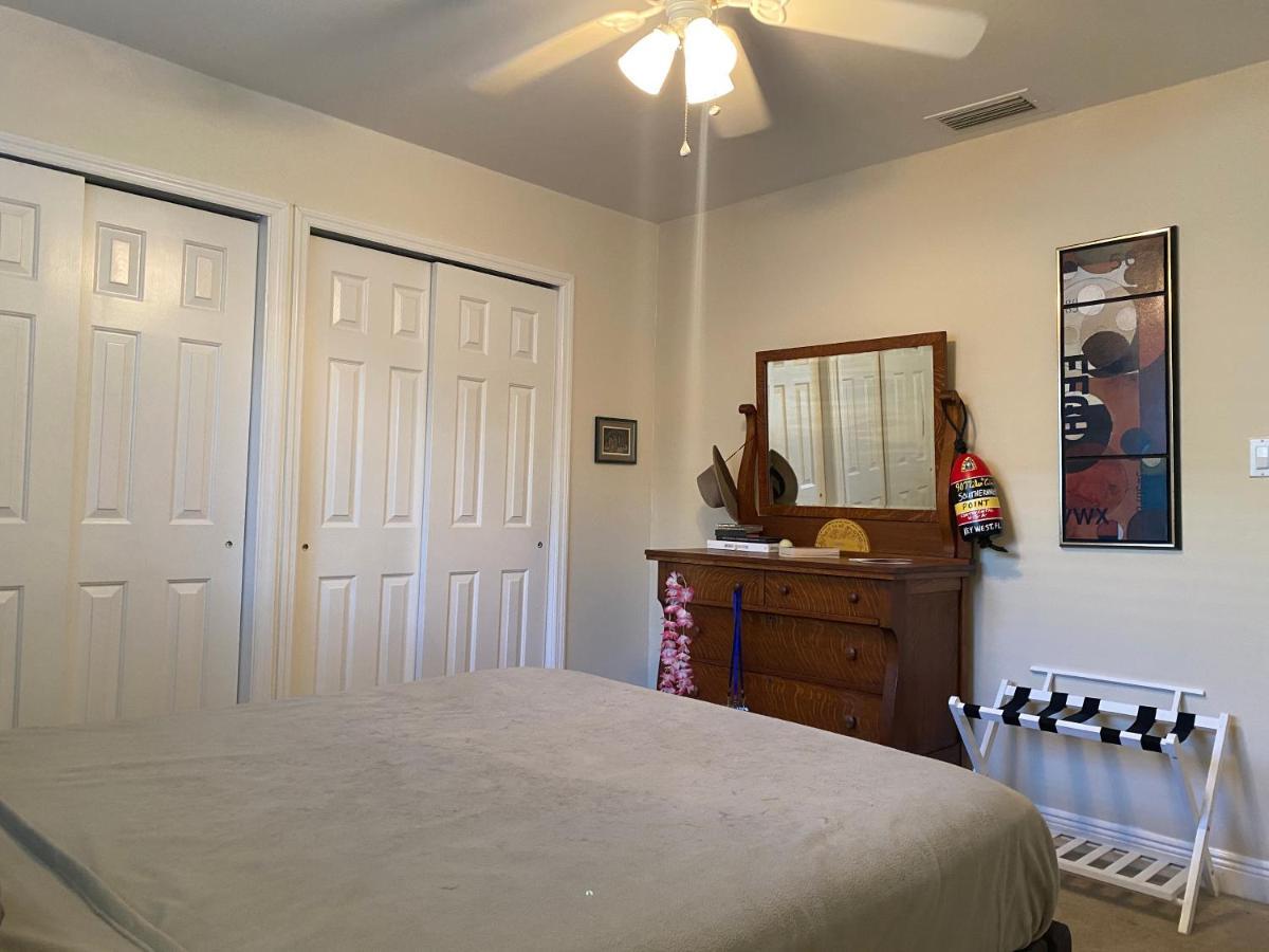 This Homestay Oasis Is The Cape'S Best Place To Stay Cape Coral Eksteriør billede