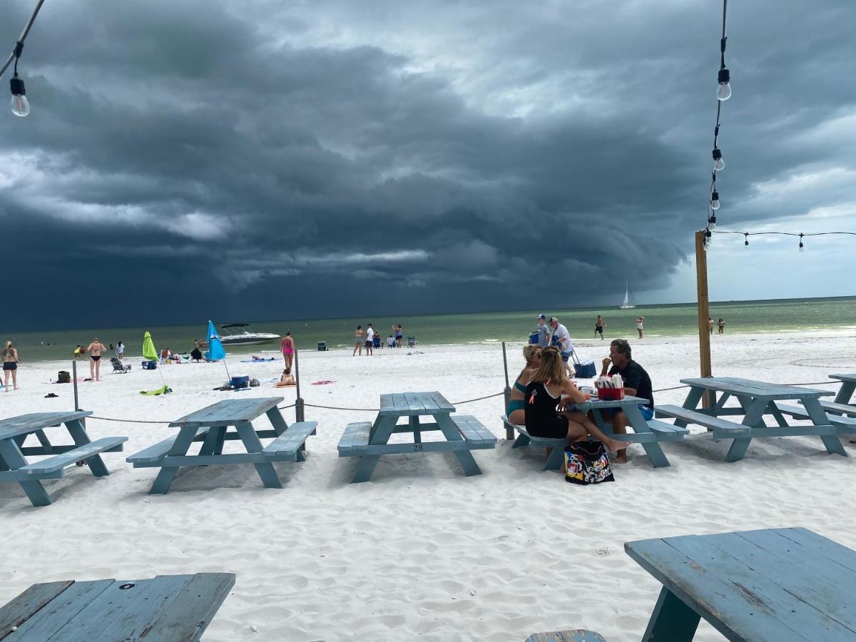 This Homestay Oasis Is The Cape'S Best Place To Stay Cape Coral Eksteriør billede