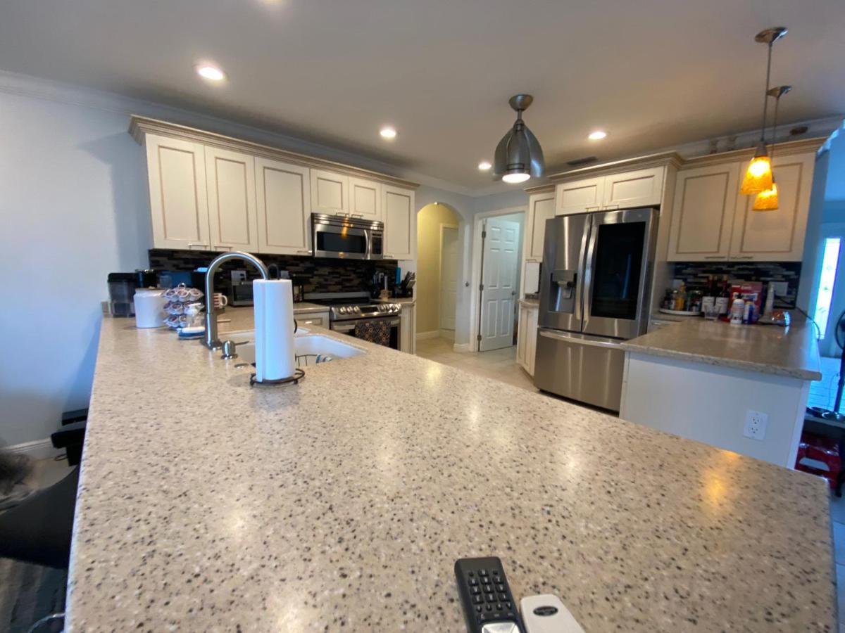 This Homestay Oasis Is The Cape'S Best Place To Stay Cape Coral Eksteriør billede