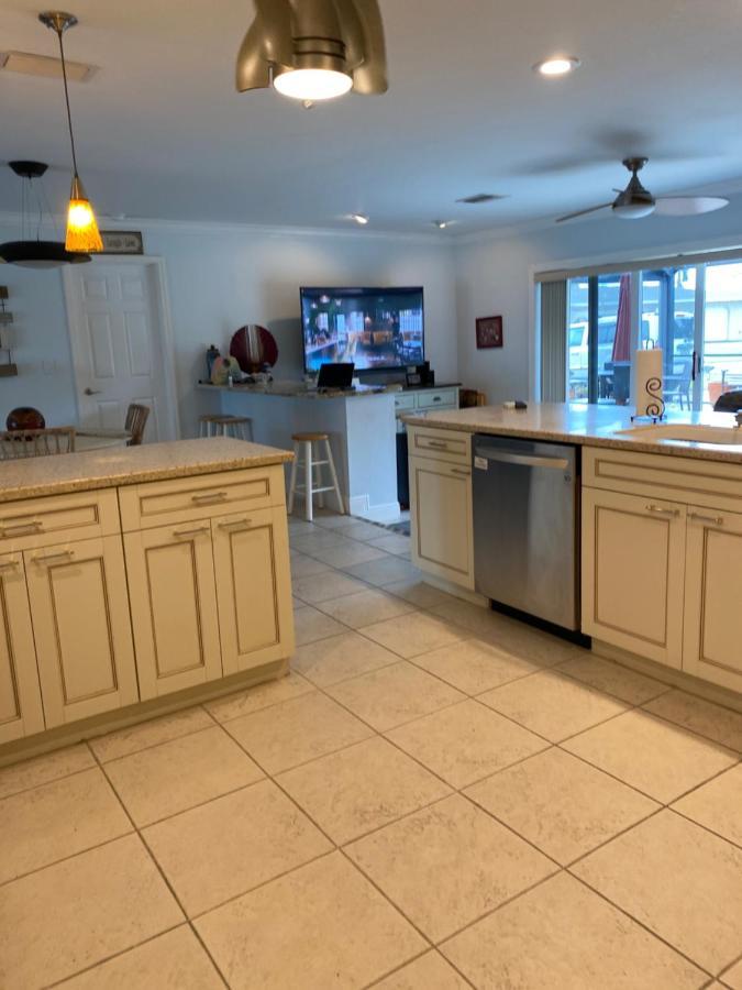 This Homestay Oasis Is The Cape'S Best Place To Stay Cape Coral Eksteriør billede