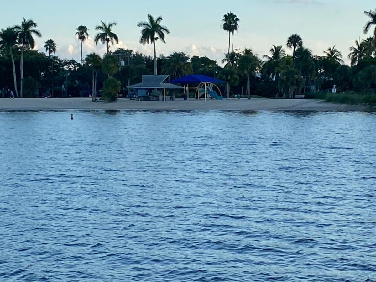 This Homestay Oasis Is The Cape'S Best Place To Stay Cape Coral Eksteriør billede