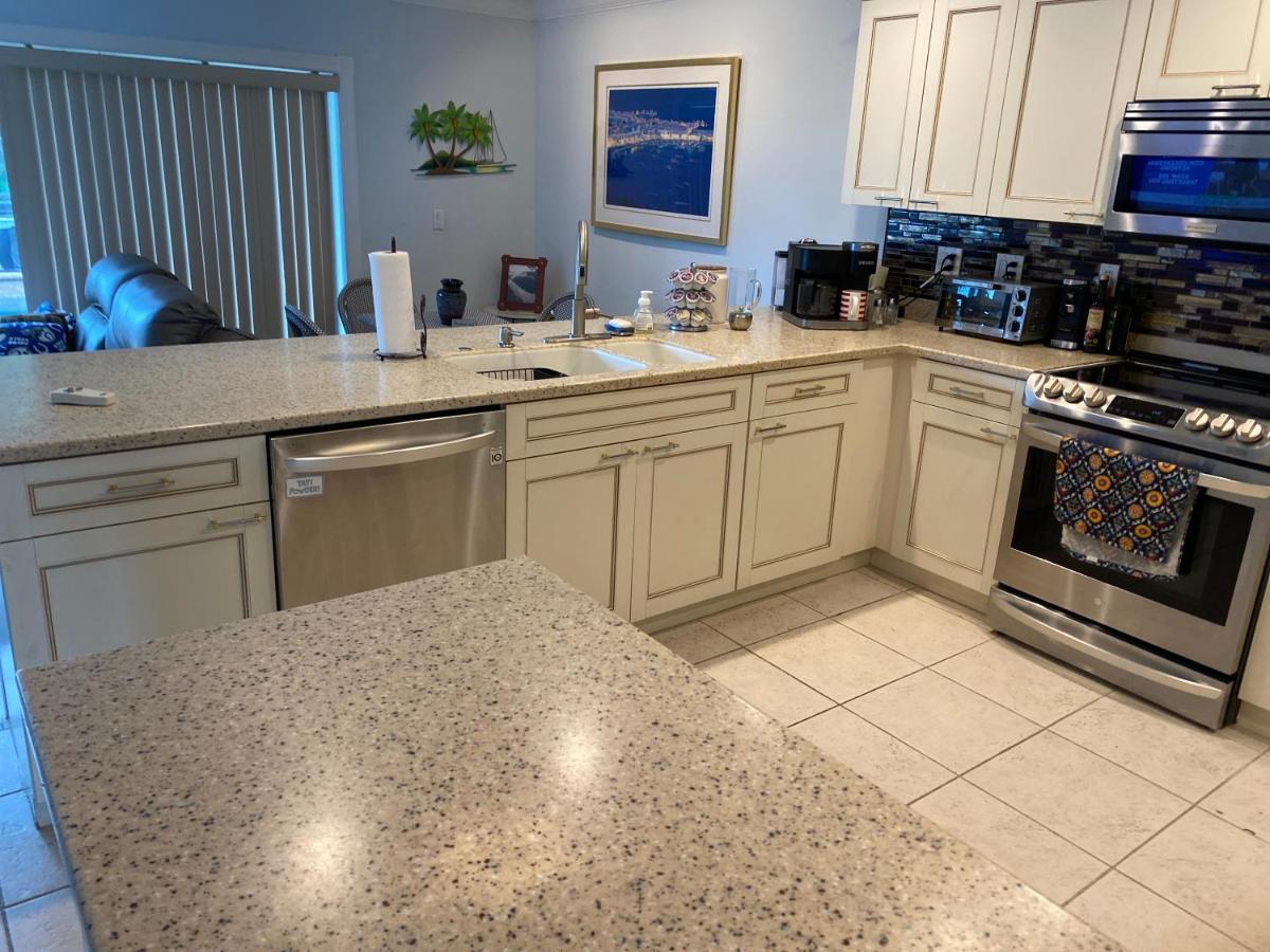 This Homestay Oasis Is The Cape'S Best Place To Stay Cape Coral Eksteriør billede