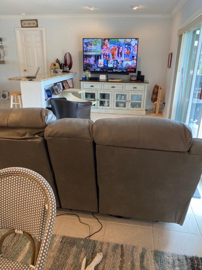 This Homestay Oasis Is The Cape'S Best Place To Stay Cape Coral Eksteriør billede