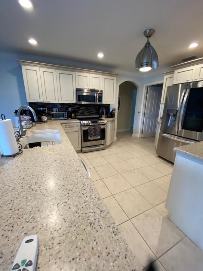 This Homestay Oasis Is The Cape'S Best Place To Stay Cape Coral Eksteriør billede