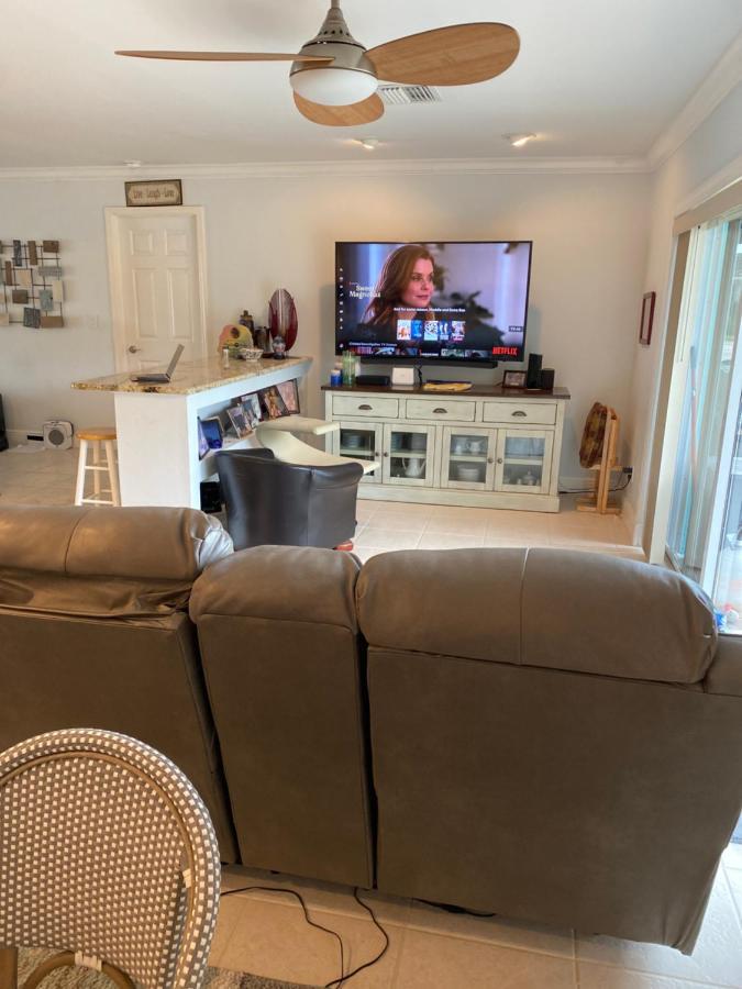 This Homestay Oasis Is The Cape'S Best Place To Stay Cape Coral Eksteriør billede